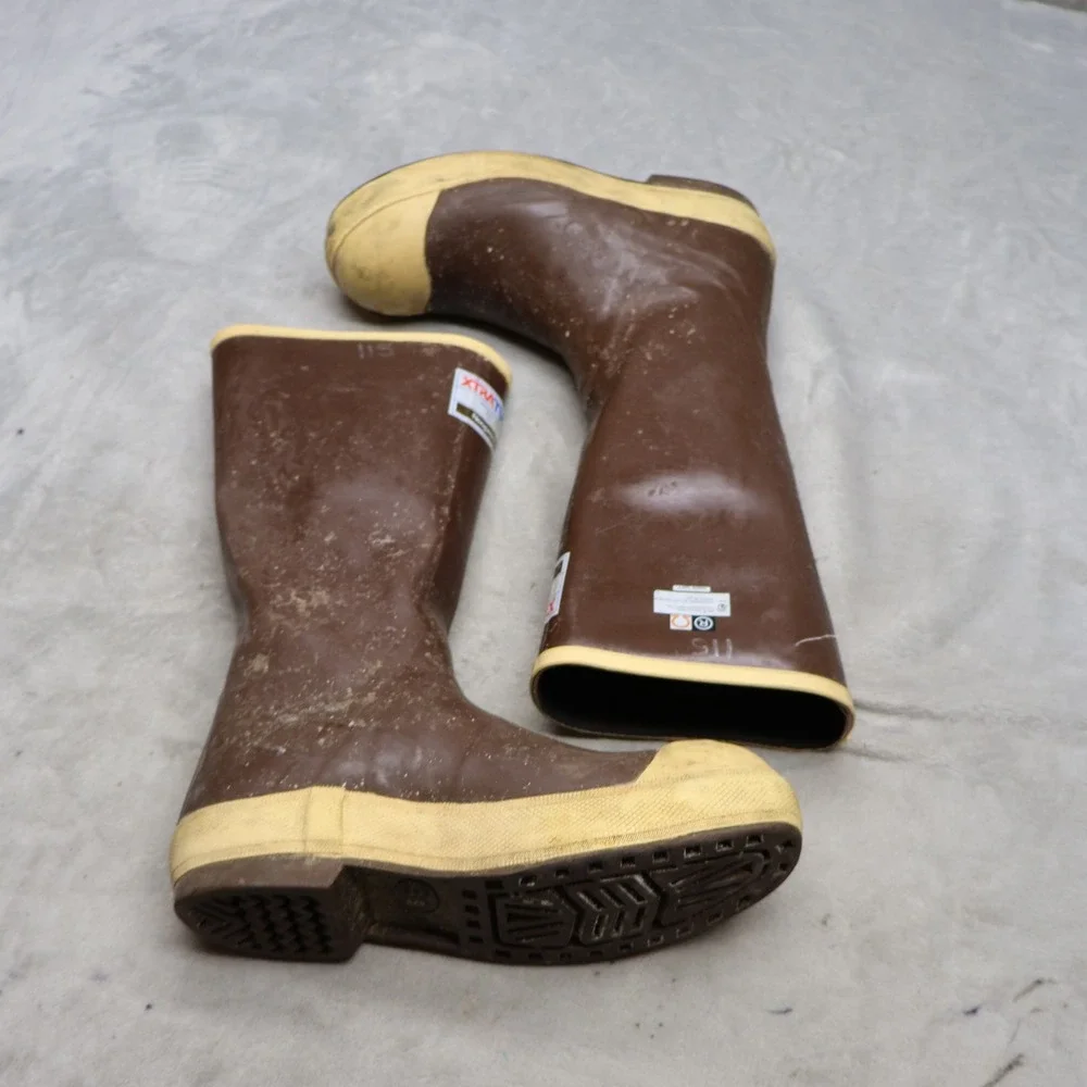 Xtratuf Mens 9 Rain Boots Brown Legacy Fishing Utility Slip Resistant Waterproof